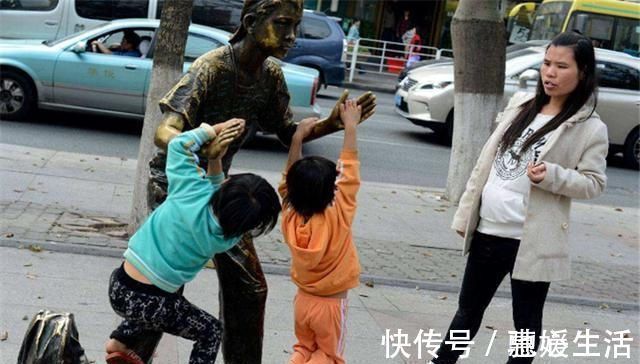 生气极|孩子闯祸弄坏亲戚手办,奶奶白眼就几个塑料玩具至于吗