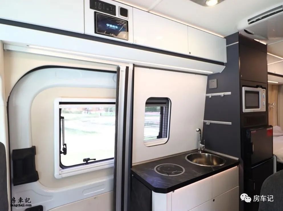 精装修房|移动的精装修房!认真且严肃,这样的宇通B311你喜欢吗?