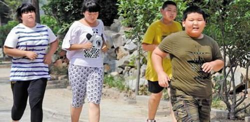 爸爸带女儿做亲子鉴定，却被赶出鉴定中心，医生：一看就是亲生的