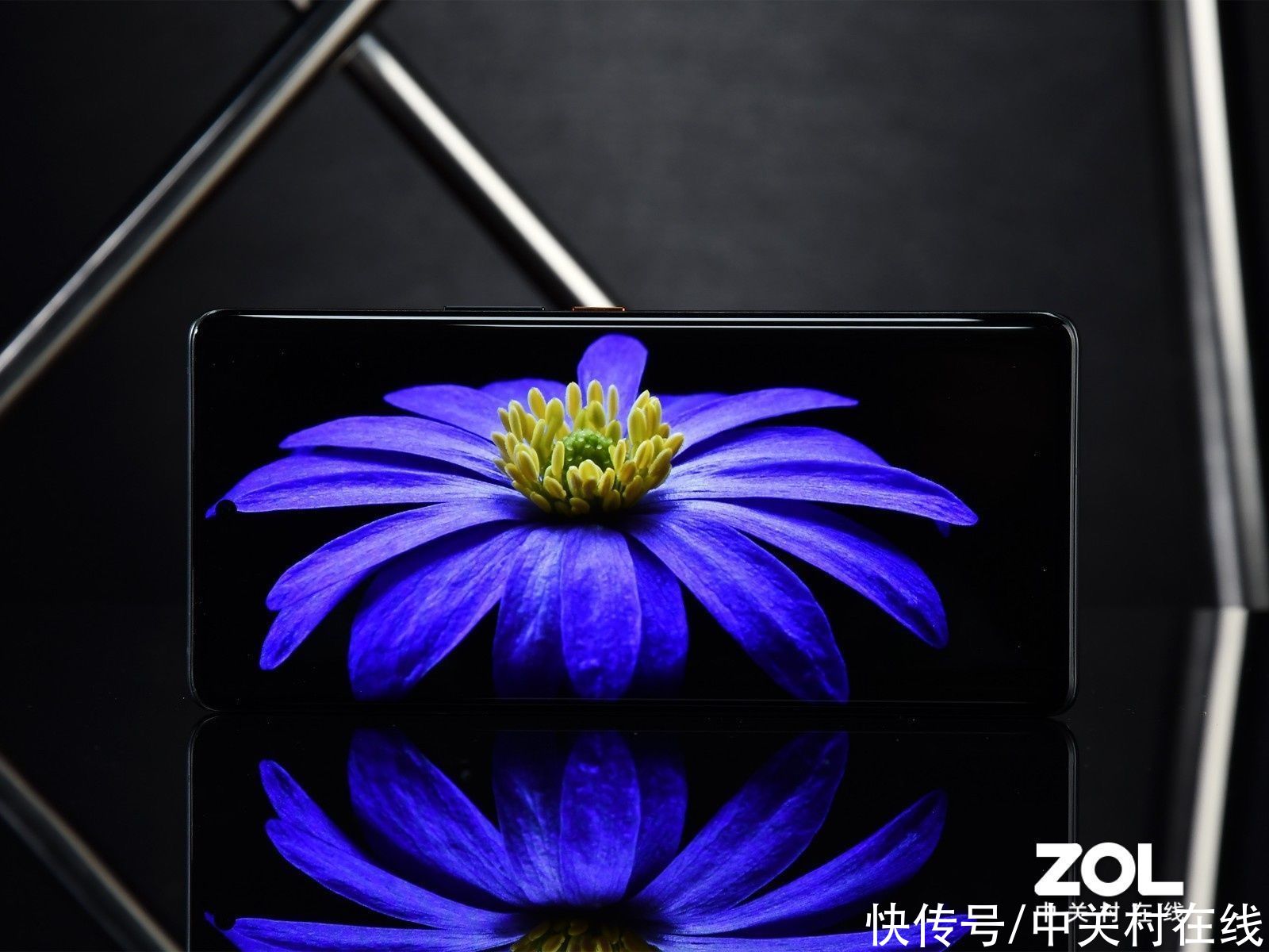 oled|高端旗舰该有什么气质？iQOO 8 Pro图赏