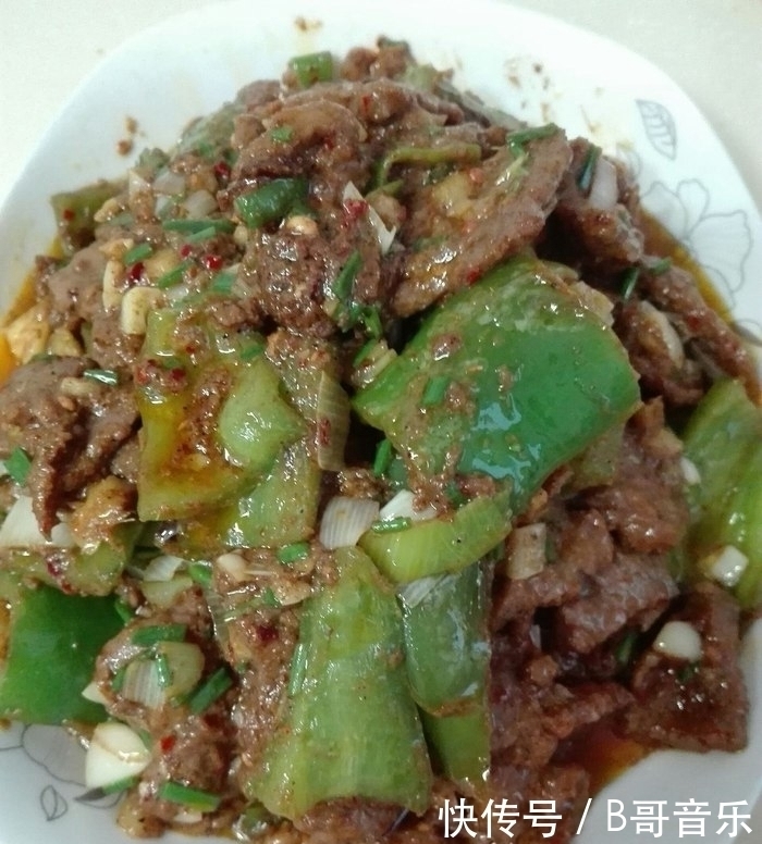 老妈炒的牛肉是一绝，吃过的都说特别嫩，全因为多了这个步骤！