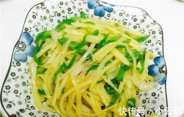翻倍|“多加1味”配料，让简单的青椒土豆丝好吃翻倍！不试不知道呢