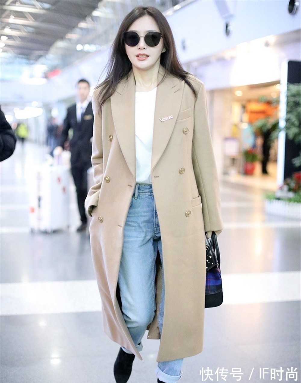 单品 放弃你的小西装吧!今年流行“穿长不穿短”,轻松显瘦还显腿长