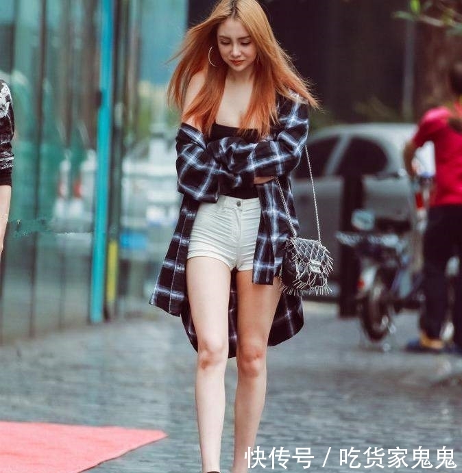 街拍: 据我所知, 短裤好像不是这样穿的吧?