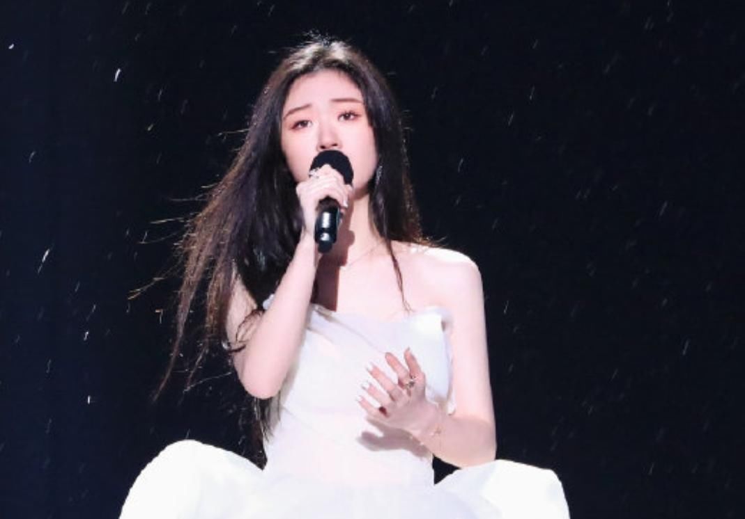 李健 她是好声音年度总冠军,年仅18岁的她,不听导师言毅然出道了