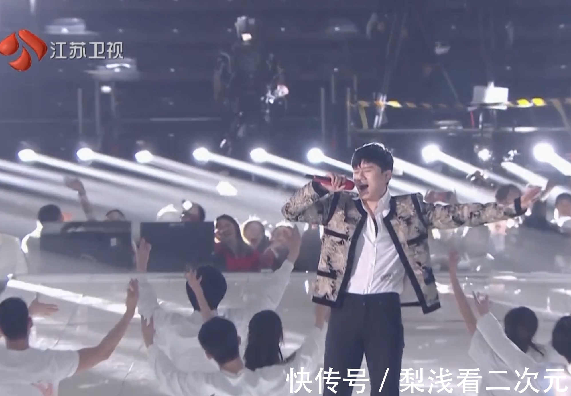 人民日报都点赞的江苏卫视跨年晚会,口碑大爆,热度第一当之无愧