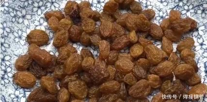 灰尘|葡萄干直接吃有多脏用用这个小妙招,灰尘虫卵都跑掉