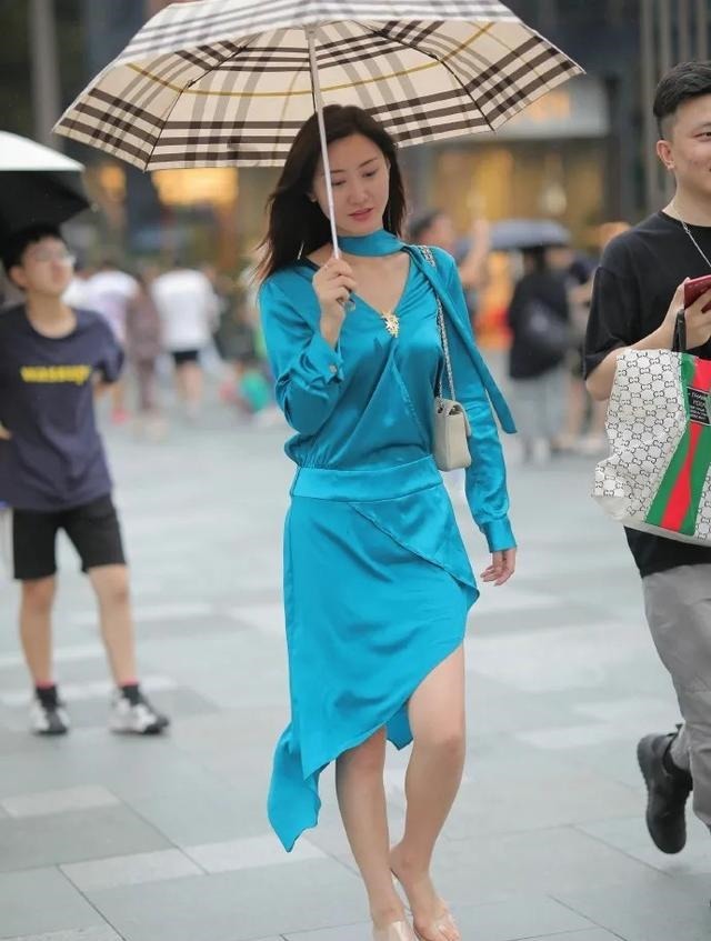 高跟鞋 时髦养眼的穿搭风格,展现优雅又清新的气息,蕴藏别样魅力!