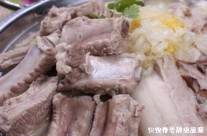 鲜嫩|反复提醒,炖排骨切记不能先焯水,牢记这2步,排骨鲜嫩无腥味