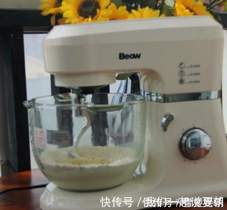 早餐必吃的面包,做多一点直接放冰箱冷冻,不用再早起煮早餐