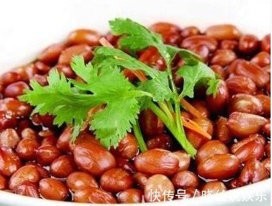 花生米的最新吃法,不油炸,不水煮,简单一做,好吃又爽口!