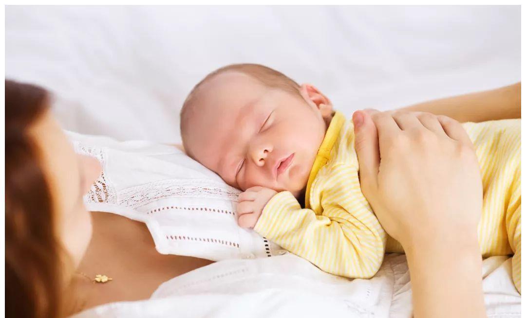 发育|宝宝睡觉时的三个细微动作，表明他的脑发育程度高，你家宝宝有吗