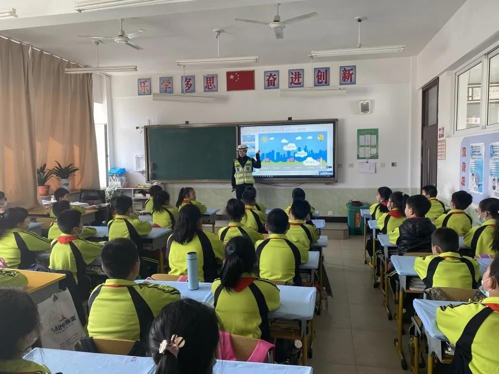 全国中小学安全日 安全“童”行