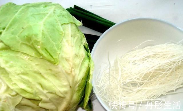 包菜炒粉丝|包菜炒粉丝时，牢记两点诀窍，包菜清脆爽口更好吃