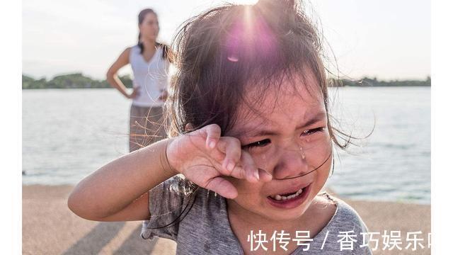 回应|孩子哭闹不止,到底要不要立刻去抱?很多家长都做错了!