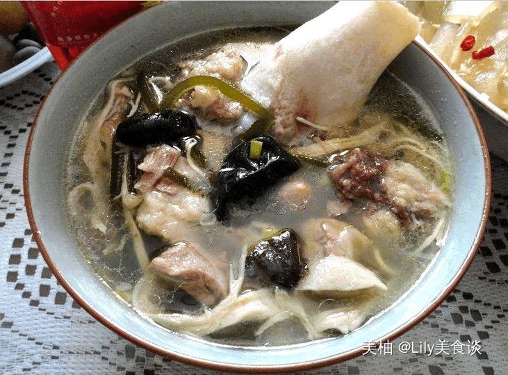  装盘备用|冬天不喝这碗汤可惜了，一大碗下肚暖胃又暖身，还补钙、增强体质