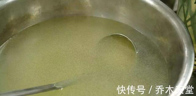 琥珀酸|为什么高汤在冰箱里面是好的，拿出来加热就馊了？