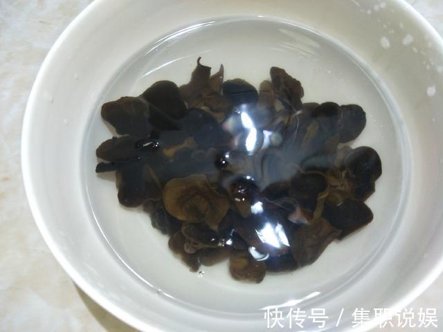 凉拌|夏天吃木耳正当时，教你凉拌木耳的正确做法，木耳好吃无异味