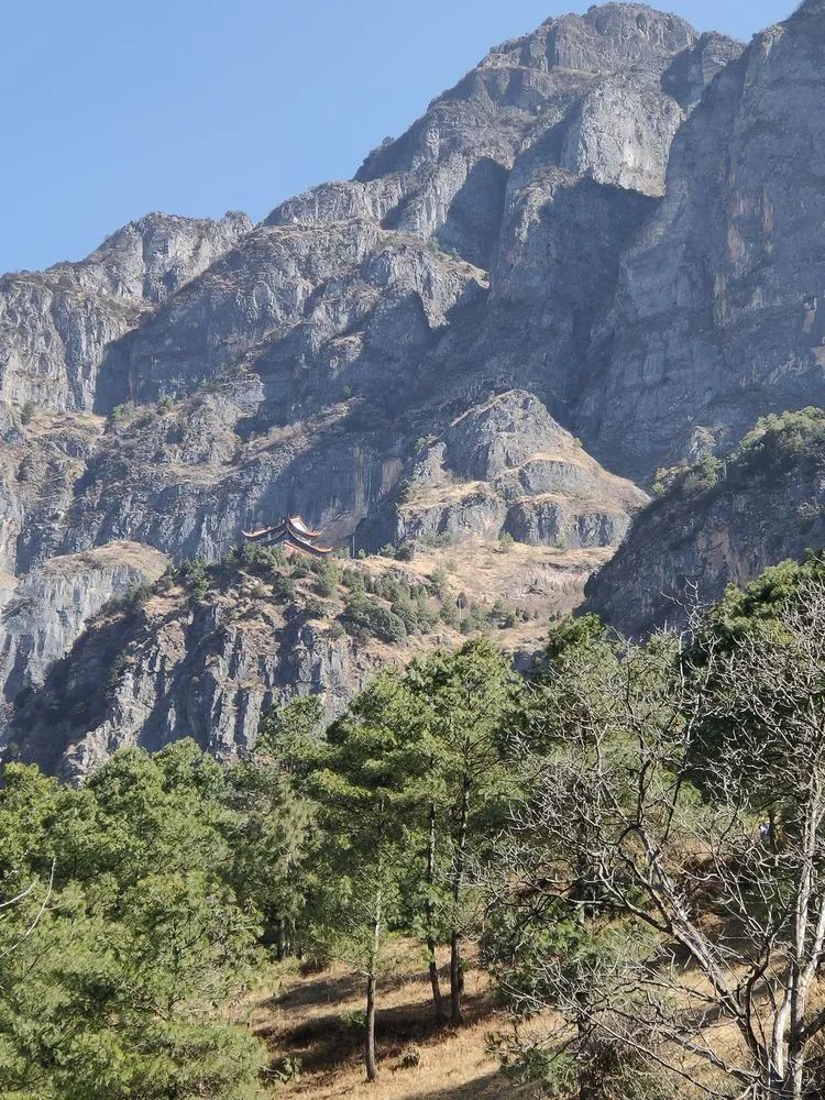 指南村|登顶东川小牯牛山——慈悲殿
