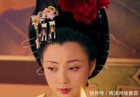 狗血淋头|臣子揭露皇后丑闻,把皇后骂得狗血淋头,皇后还大赞:写得好