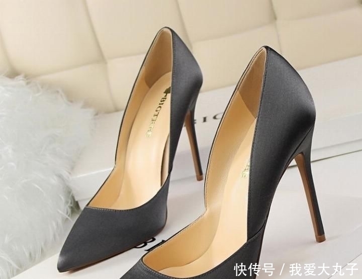 女人如果过了40,瞧瞧高跟鞋,性感优雅,不声不响美翻天