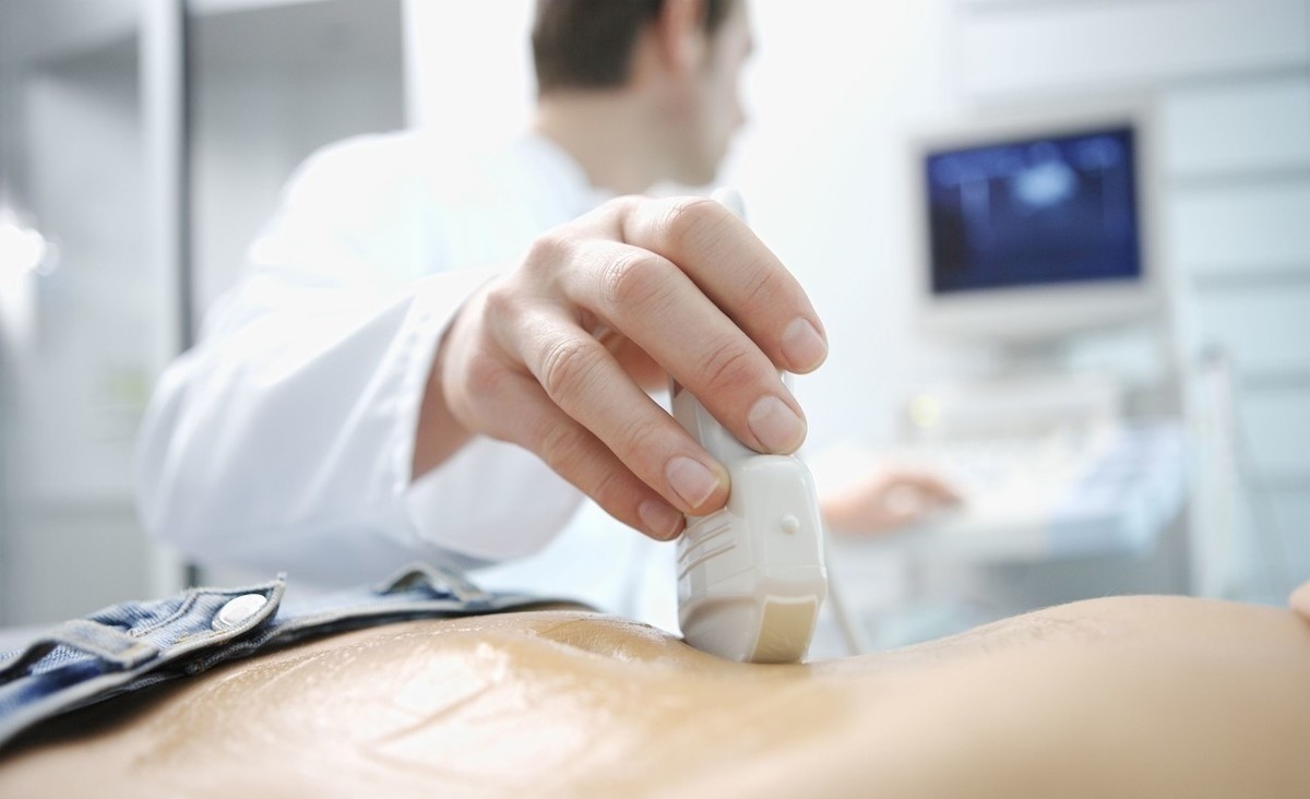 医生|B超检查时医生在肚子上抹的是啥,凉凉的滑滑的,医生不抹不行