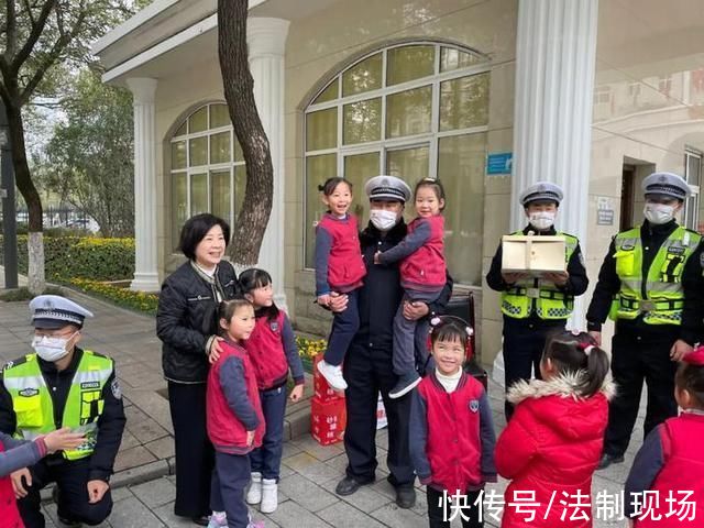 广电滨江幼儿园为交警送来节日的祝福|你好，警察节| 交警们