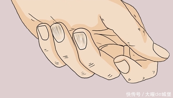 为什么有些人手指甲上有月牙,有些人没有?是怎么回事?