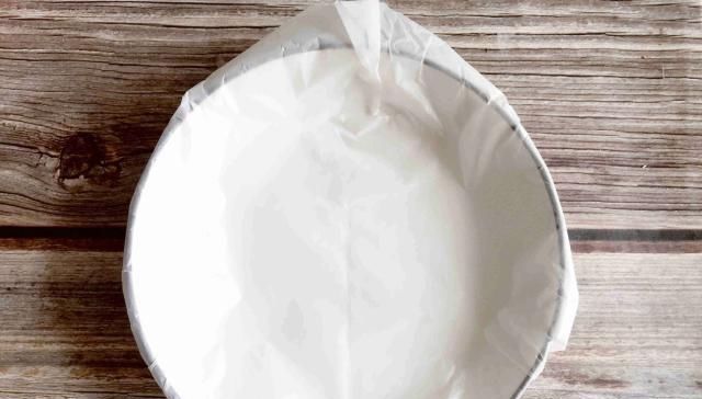 好吃|1个鸡蛋,1盒牛奶,1碗糯米粉,简单一拌,做出比蛋糕好吃的甜点