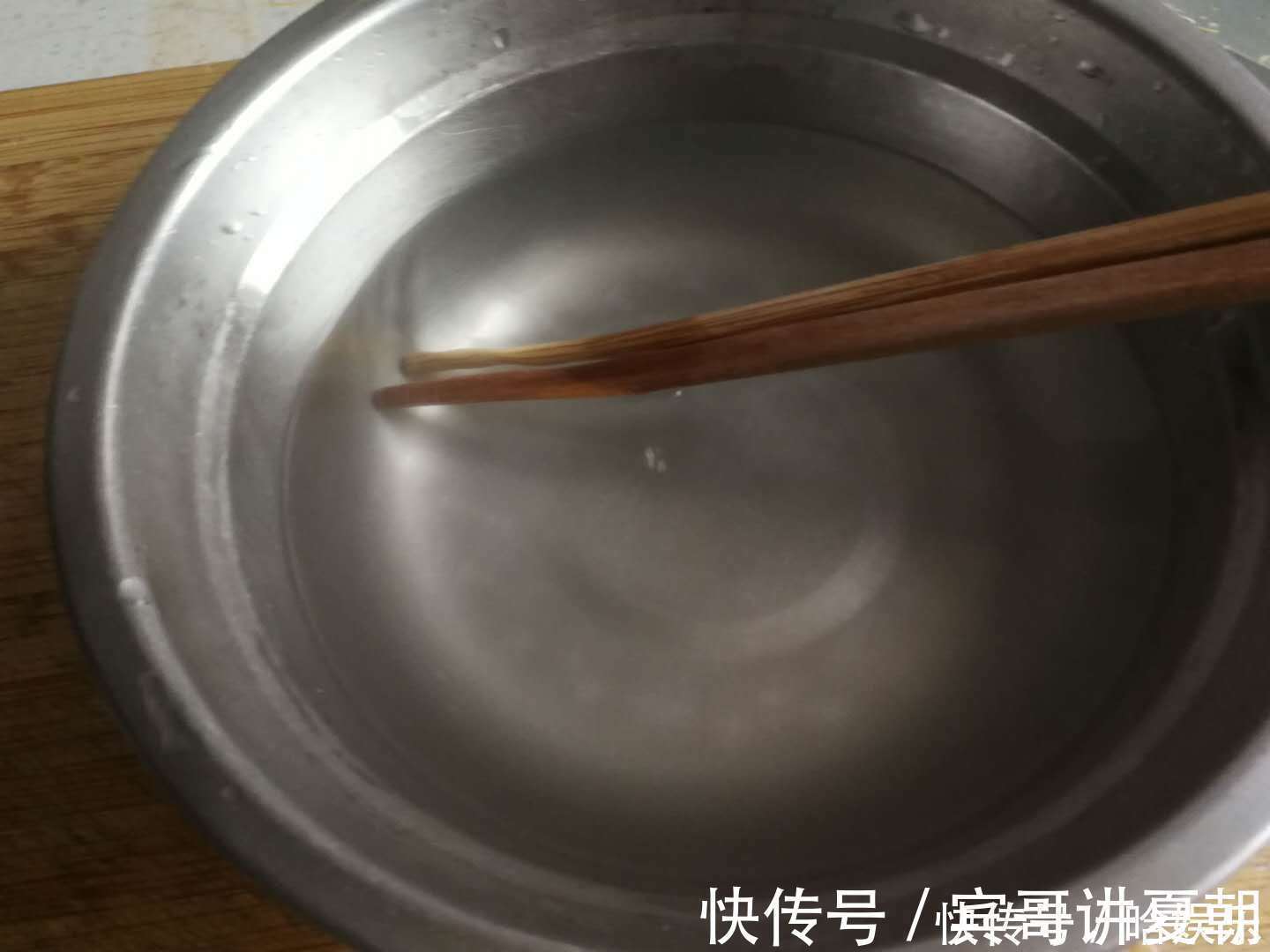 鸡蛋清|做饺子皮加鸡蛋、盐和面?换一样,饺子皮又薄又柔滑筋道,煮不烂