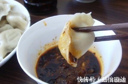 素菜|拌饺子馅时,有人放热油有人放香油,大厨都不对,不懂别乱放!