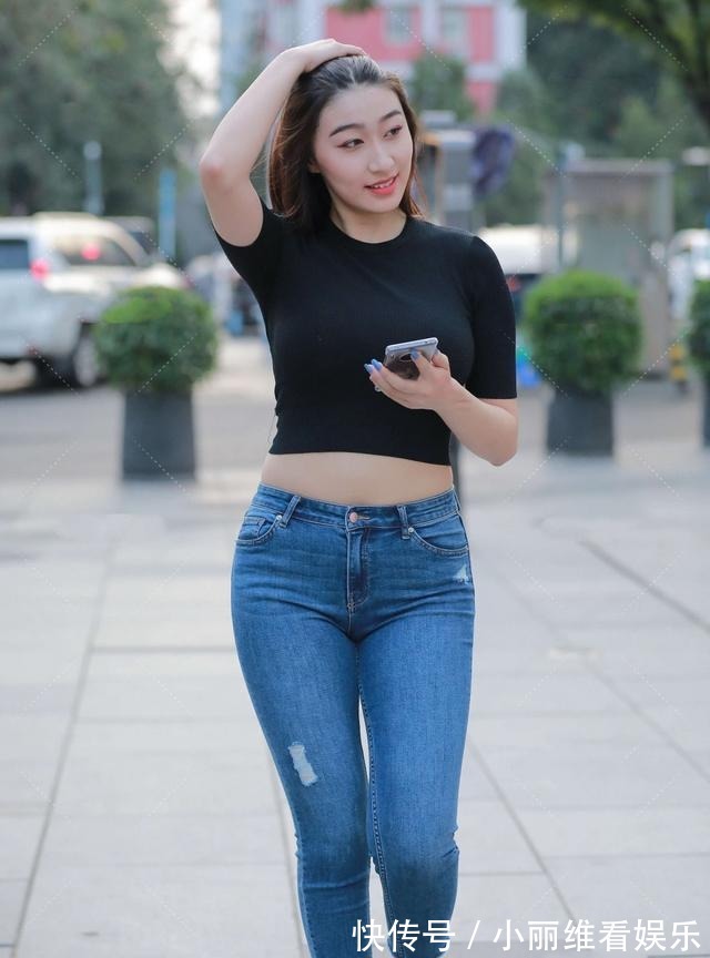 白色衬衫|包臀短裙搭配白色衬衫,是非常百搭的职场穿搭,简洁大方又时尚