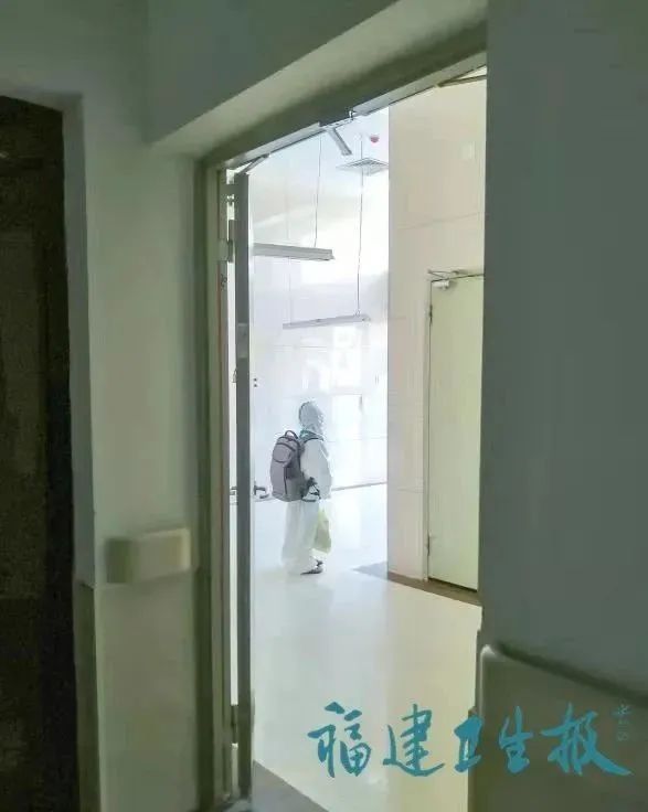 蔡娟|福建加油！疫情之下的人类幼崽，小小的肩膀扛起了零食也扛起了懂事儿！