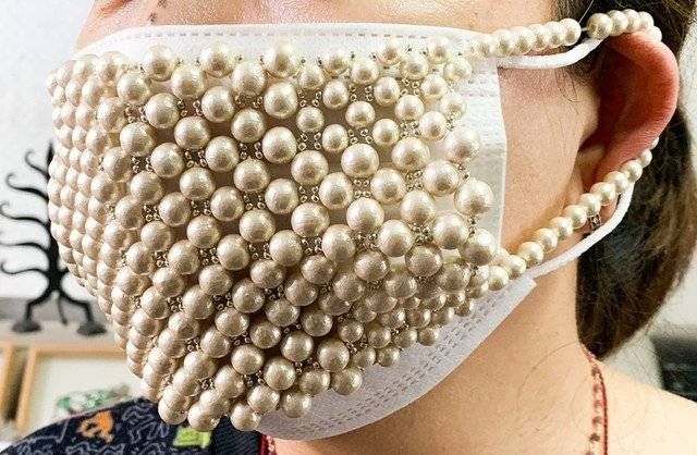 爱迪生|多少女人正在深夜，沉迷最“佛系”的赌性直播？