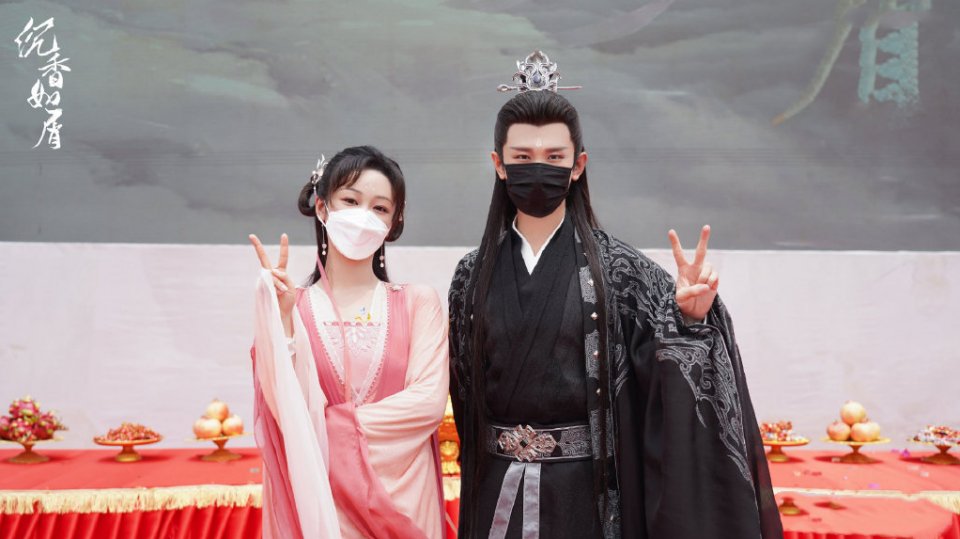 |杨紫能讲笑话热场,能帮成毅救活《沉香如屑》,偏偏救不了自己