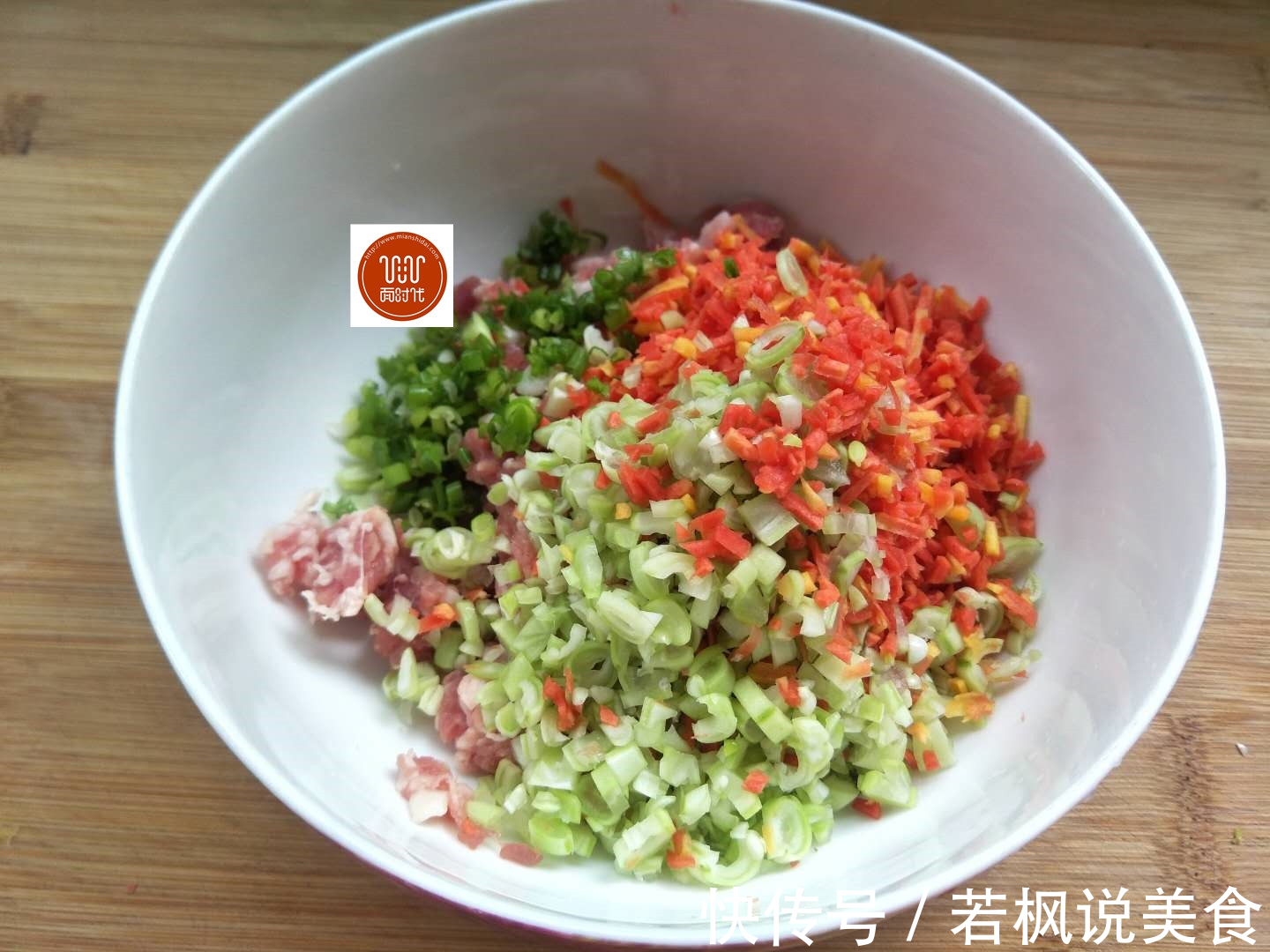 秋天，这菜我家隔三岔五就做一次，简单蒸一蒸，鲜香软糯又营养！