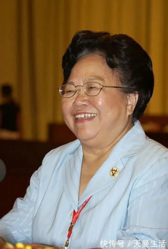 颜体#彭佩云题字手迹欣赏,颜筋柳骨笔墨精到,笔法颇具唐楷气象