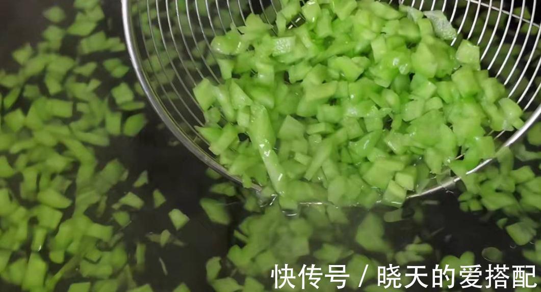 搅拌均匀|苦瓜煎蛋不苦，还清脆爽口，这是需要一些小技巧的，收藏哦