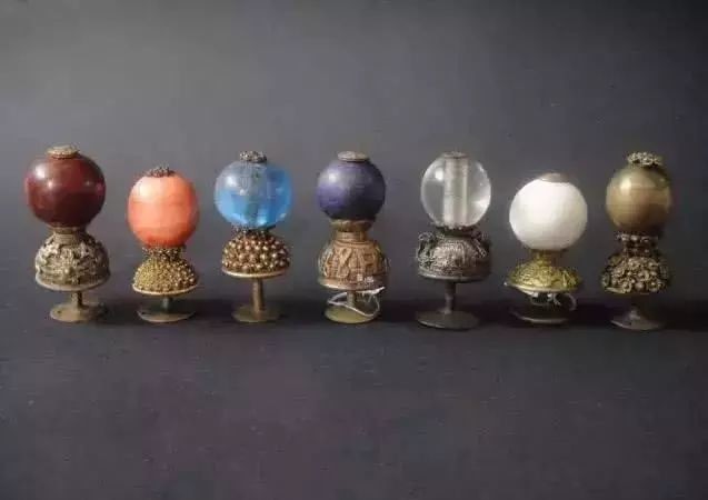 如今|清朝官帽上那颗“顶珠”,如今能值多少钱?说出来没人敢相信!