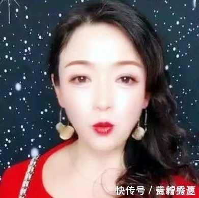 前夫炫耀要结婚了,邀请让大妈参加婚礼,化妆后婚礼安静了