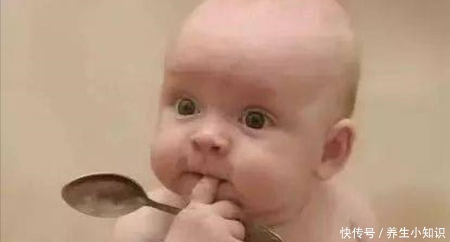宝宝喂多了会有这些迹象,孩子吃得不是越多越好,会影响大脑发育!