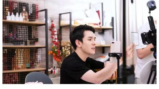双十一|李佳琦薇娅“卖疯了”！24小时卖出189亿元，吸引5亿网友在线观看
