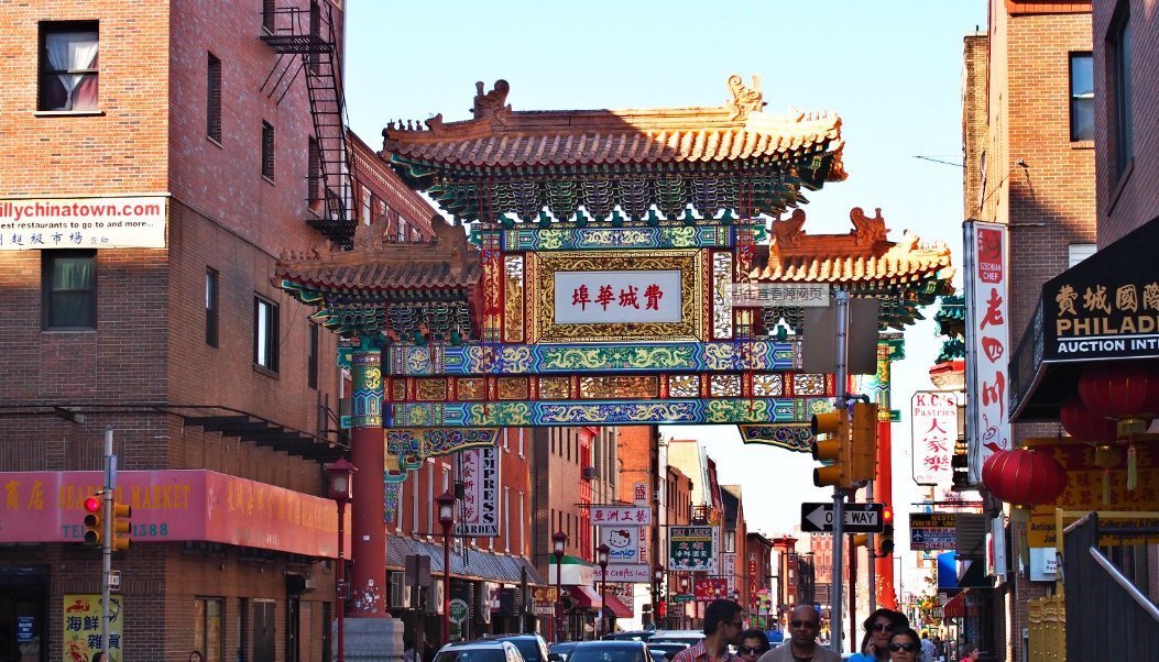 老年|中国人的海外根据地,每年20万游客旅游,街头遍布中文广告