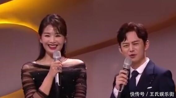  何炅|何炅金鹰奖再现高情商圆场，任达华打翻点心，何老师的反应和修养令人叫绝