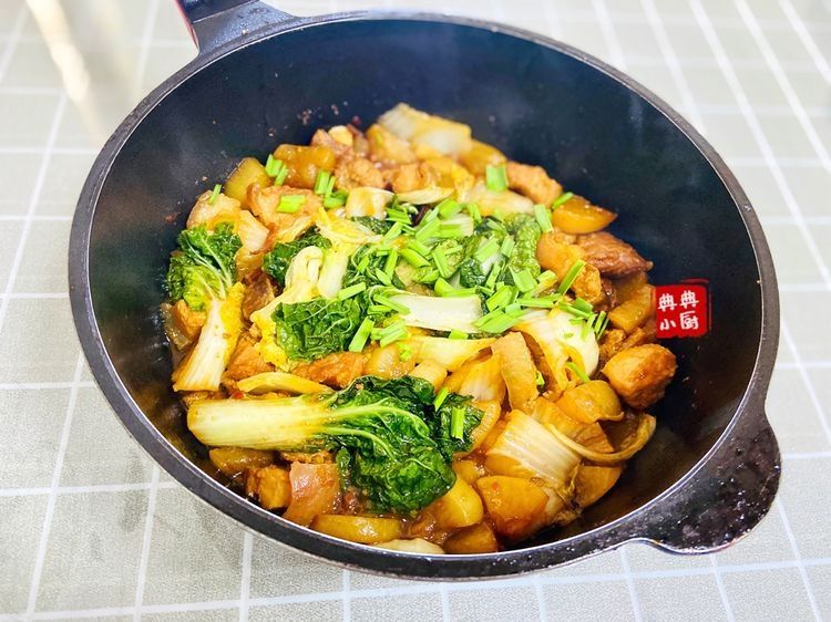 天一冷喜欢简单地来一个大锅乱炖,简单易做,好吃又下饭