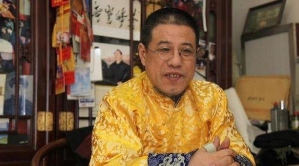 专家|此人手带乾隆扳指,价值上亿,专家要求上交,他6个字噎住专家