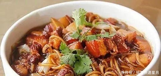 猪肉和粉条这么一炖,味道美极了,全家人都爱吃,刚上桌就被抢光