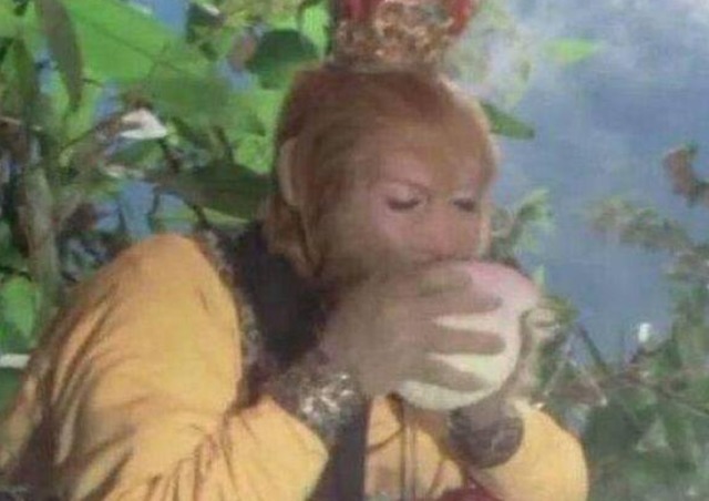 拍摄$在《西游记》中,孙悟空吃蟠桃为何咬一口就扔?原来另有隐情