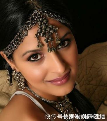 艺术|画风粗野奇特的2幅油画,让裸体画家明白绘画艺术追求的是韵律美