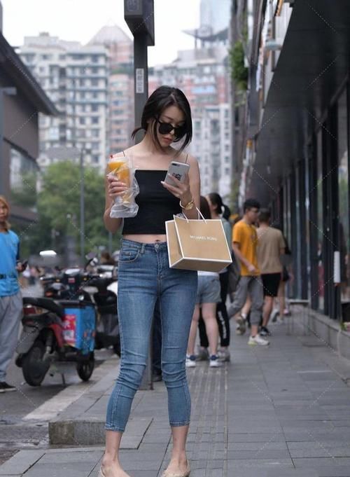 牛仔裤 背心搭配牛仔裤,这些小技巧,帮你搭配出高级感!